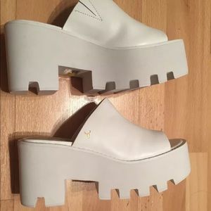 WINDSOR SMITH LEATHER CHUNKY HEEL SLIDES